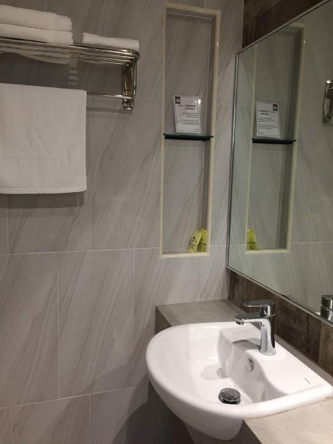 קואנטאן Meriton Inn מראה חיצוני תמונה