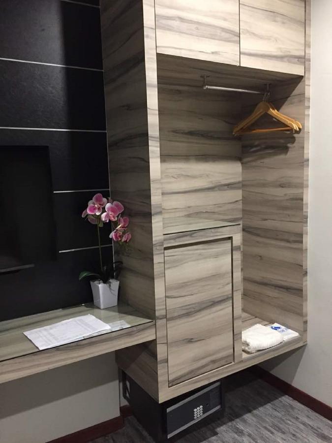 קואנטאן Meriton Inn מראה חיצוני תמונה