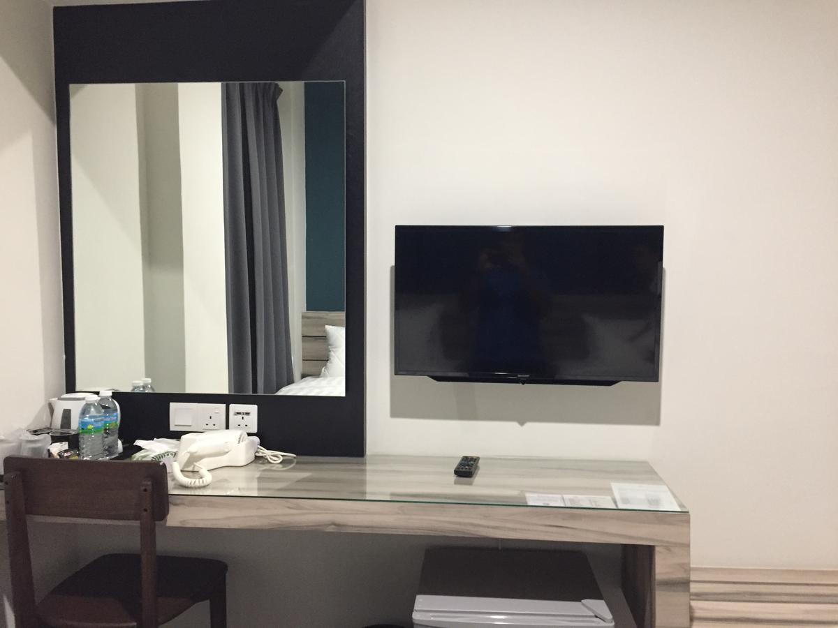 קואנטאן Meriton Inn מראה חיצוני תמונה